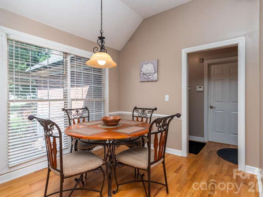 2915 Woodfield Lane, Lincolnton, NC 28092.  MLS# CAR4432025, YatesRealty ID 55823. Breakfast nook