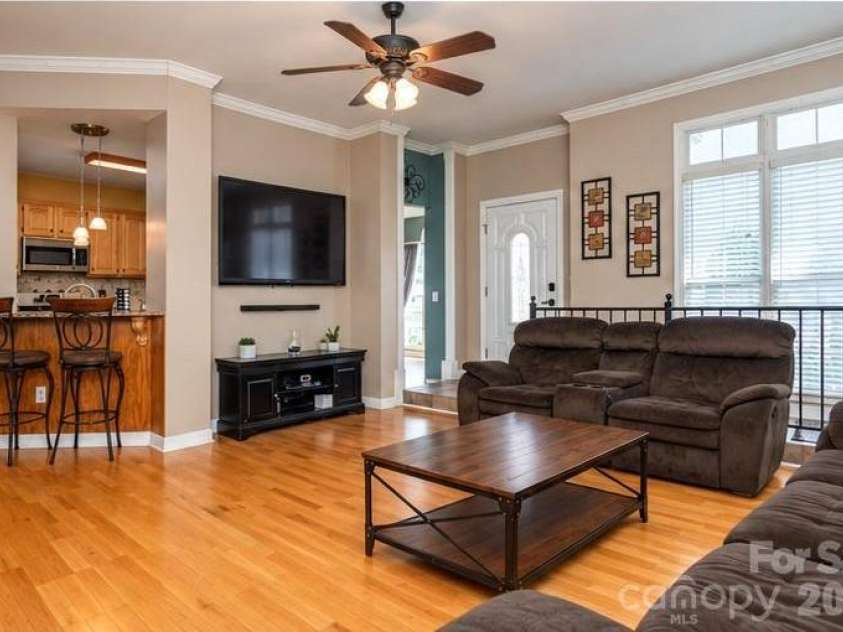 2915 Woodfield Lane, Lincolnton, NC 28092.  MLS# CAR4432025, YatesRealty ID 55823. Open floor plan- breakfast bar.