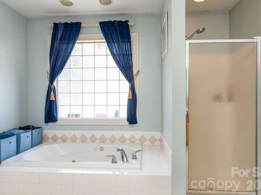 2915 Woodfield Lane, Lincolnton, NC 28092.  MLS# CAR4432025, YatesRealty ID 55823. Primary bath with jetted tub