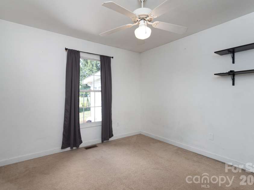 2915 Woodfield Lane, Lincolnton, NC 28092.  MLS# CAR4432025, YatesRealty ID 55823. Secondary BR 2