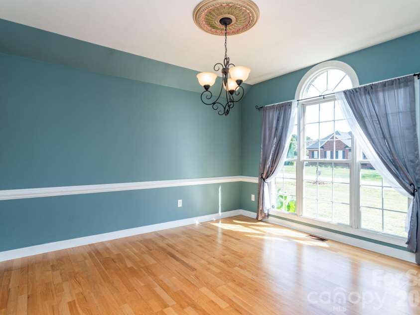 2915 Woodfield Lane, Lincolnton, NC 28092.  MLS# CAR4432025, YatesRealty ID 55823. Sunny dining room!