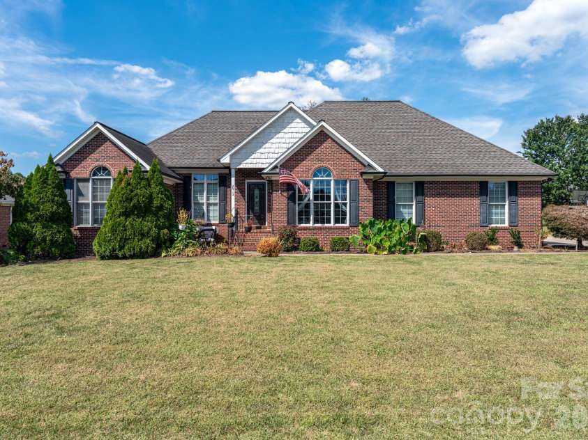 2915 Woodfield Lane, Lincolnton, NC 28092.  MLS# CAR4432025, YatesRealty ID 55823. Wonderful brick ranch!