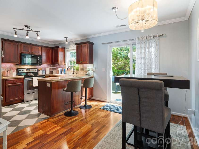 137 Wiltshire Circle, Fletcher, NC 28732.  MLS# CAR4432589, YatesRealty ID 55824. 