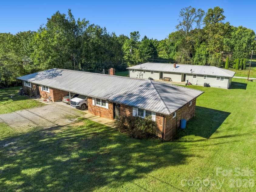 17 Randolph Avenue, Flat Rock, NC 28731.  MLS# CAR4428296, YatesRealty ID 55829. Duplex on Smoke Rise Hill Dr