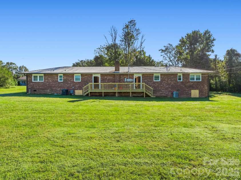 17 Randolph Avenue, Flat Rock, NC 28731.  MLS# CAR4428296, YatesRealty ID 55829. Duplex on Smoke Rise Hill Dr