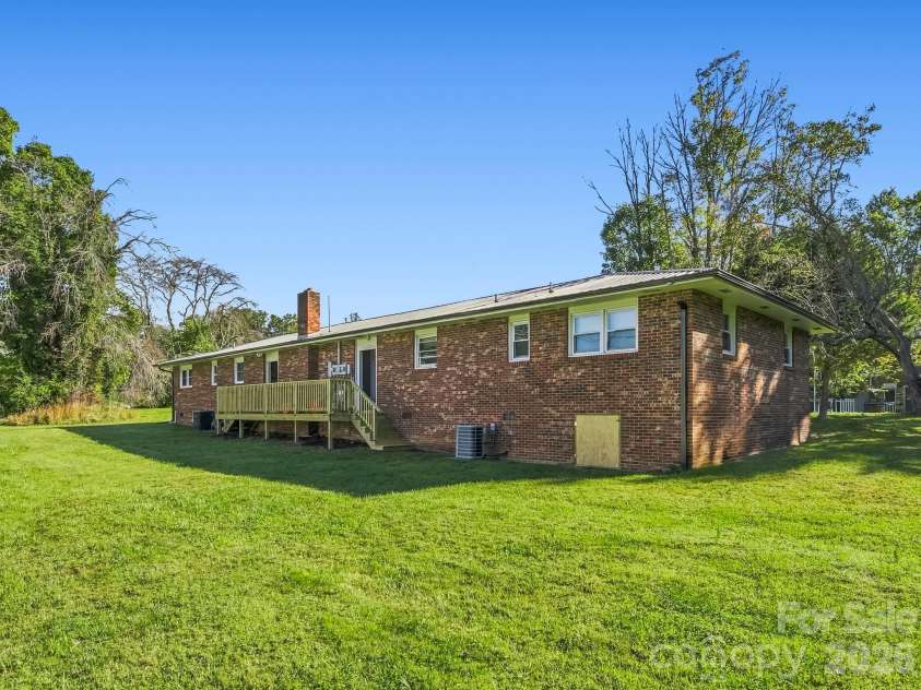 17 Randolph Avenue, Flat Rock, NC 28731.  MLS# CAR4428296, YatesRealty ID 55829. Duplex on Smoke Rise Hill Dr