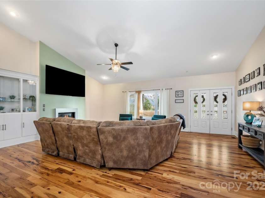 1115 Stony Point Road, Kings Mountain, NC 28086.  MLS# CAR4206093, YatesRealty ID 5583. 