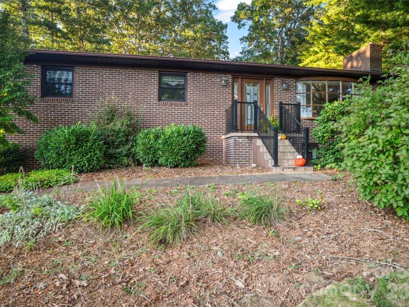 9 Fullam Drive, Arden, NC 28704.  MLS# CAR4432265, YatesRealty ID 55830. 