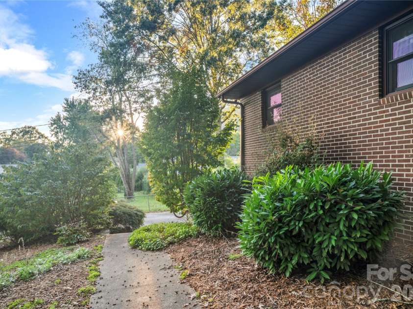 9 Fullam Drive, Arden, NC 28704.  MLS# CAR4432265, YatesRealty ID 55830. 