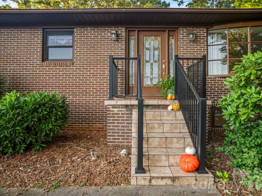 9 Fullam Drive, Arden, NC 28704.  MLS# CAR4432265, YatesRealty ID 55830. 