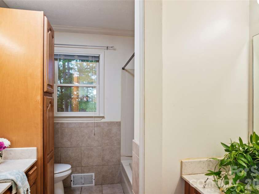 9 Fullam Drive, Arden, NC 28704.  MLS# CAR4432265, YatesRealty ID 55830. 