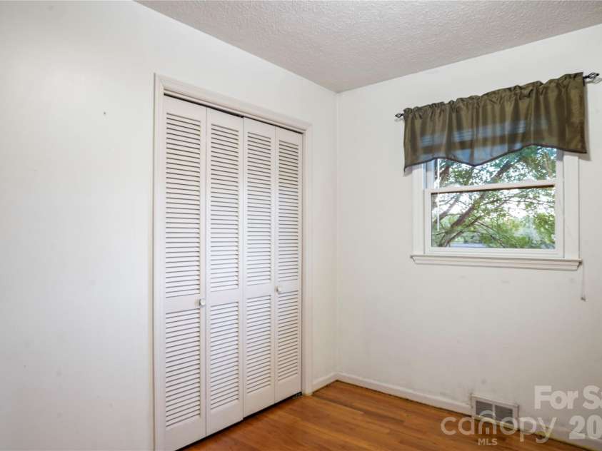 9 Fullam Drive, Arden, NC 28704.  MLS# CAR4432265, YatesRealty ID 55830. 