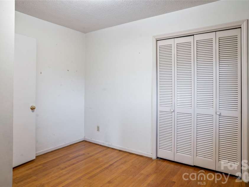 9 Fullam Drive, Arden, NC 28704.  MLS# CAR4432265, YatesRealty ID 55830. 