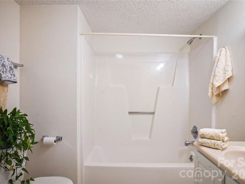 9 Fullam Drive, Arden, NC 28704.  MLS# CAR4432265, YatesRealty ID 55830. 