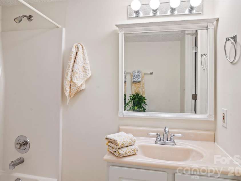 9 Fullam Drive, Arden, NC 28704.  MLS# CAR4432265, YatesRealty ID 55830. 