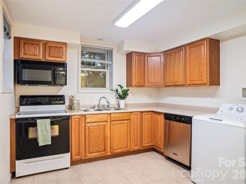 9 Fullam Drive, Arden, NC 28704.  MLS# CAR4432265, YatesRealty ID 55830. 