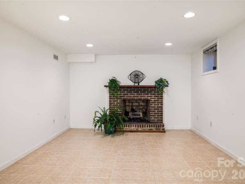 9 Fullam Drive, Arden, NC 28704.  MLS# CAR4432265, YatesRealty ID 55830. 