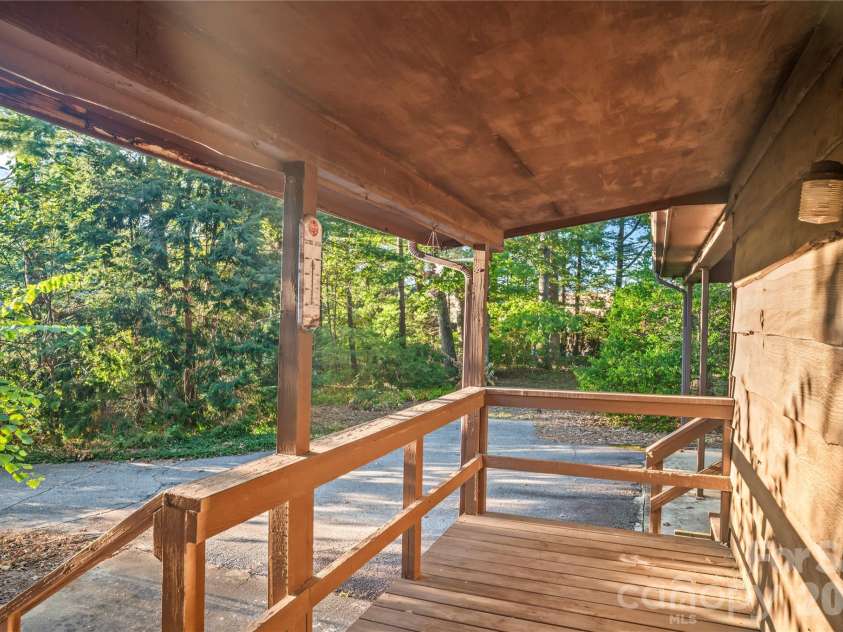 9 Fullam Drive, Arden, NC 28704.  MLS# CAR4432265, YatesRealty ID 55830. 