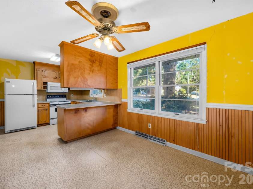 2124 Woodlawn Street, Kannapolis, NC 28083.  MLS# CAR4433052, YatesRealty ID 55832. 