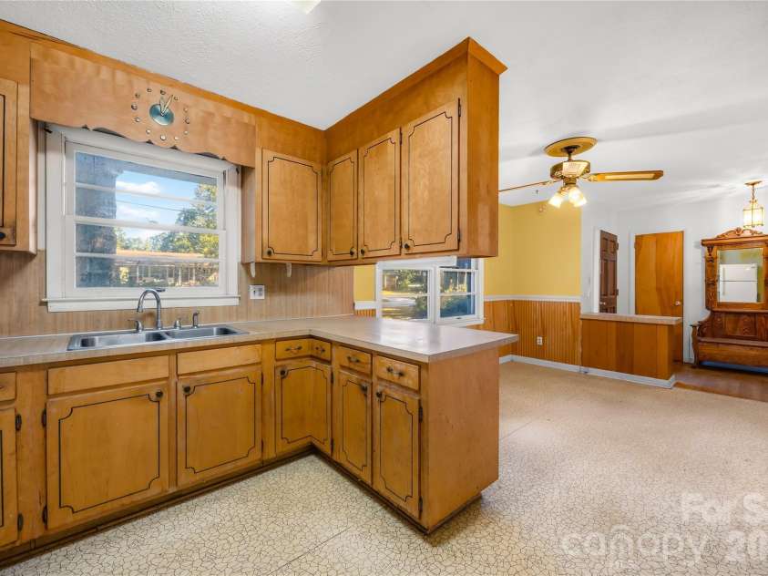 2124 Woodlawn Street, Kannapolis, NC 28083.  MLS# CAR4433052, YatesRealty ID 55832. 