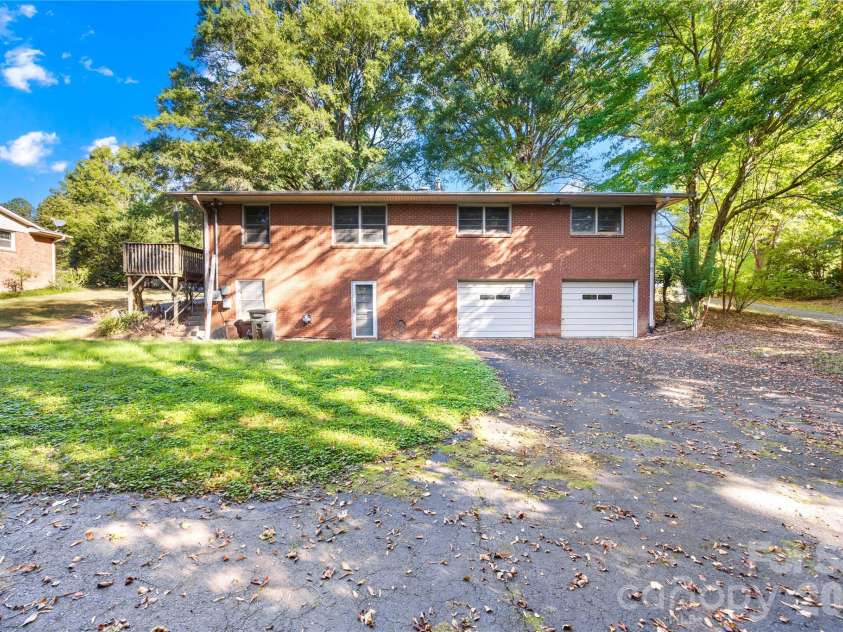 2124 Woodlawn Street, Kannapolis, NC 28083.  MLS# CAR4433052, YatesRealty ID 55832. 