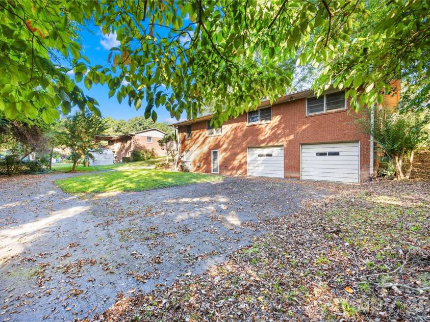 2124 Woodlawn Street, Kannapolis, NC 28083.  MLS# CAR4433052, YatesRealty ID 55832. 