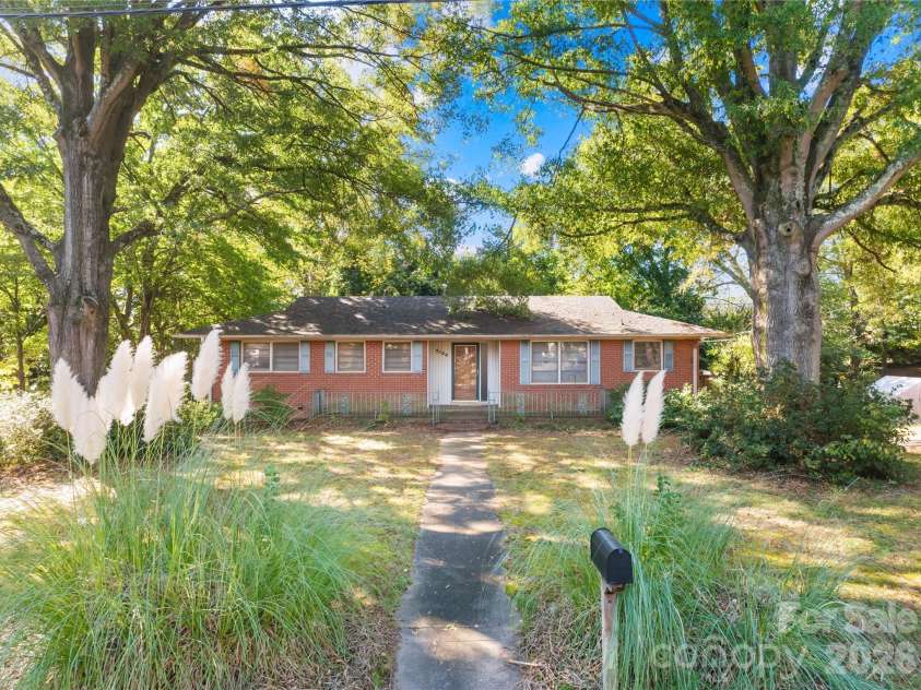 2124 Woodlawn Street, Kannapolis, NC 28083.  MLS# CAR4433052, YatesRealty ID 55832. 