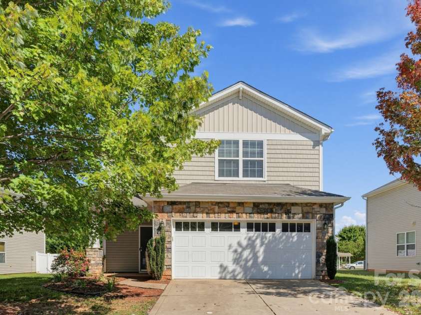 10019 Bristley Road, Charlotte, NC 28227.  MLS# CAR4432852, YatesRealty ID 55834. 