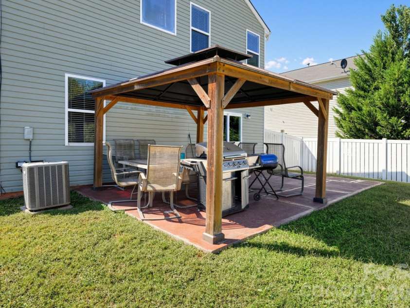 10019 Bristley Road, Charlotte, NC 28227.  MLS# CAR4432852, YatesRealty ID 55834. 