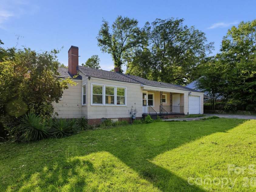 111 Whitener Avenue, Spartanburg, SC 29306.  MLS# CAR4433142, YatesRealty ID 55836. 
