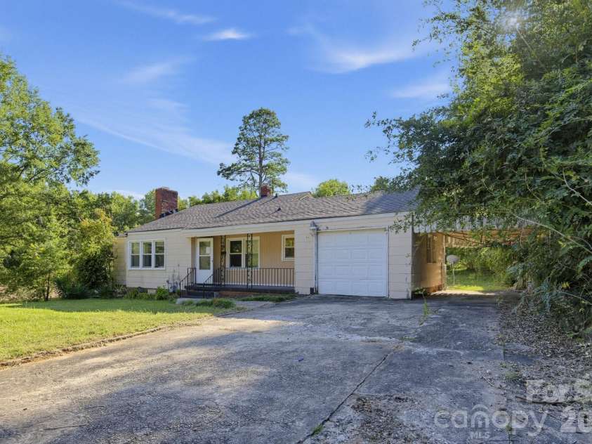 111 Whitener Avenue, Spartanburg, SC 29306.  MLS# CAR4433142, YatesRealty ID 55836. 
