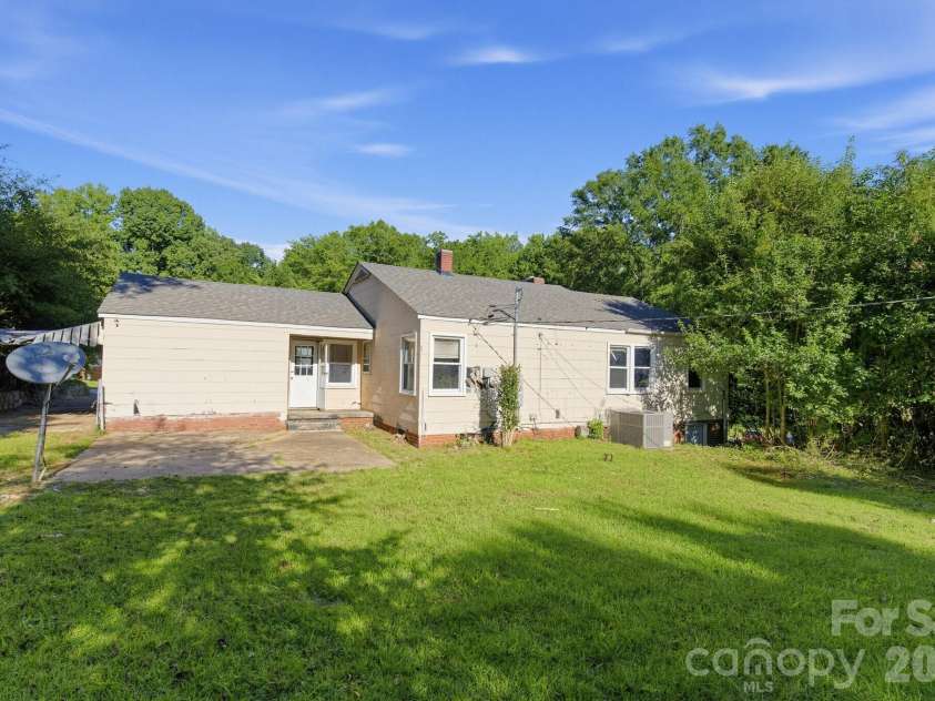 111 Whitener Avenue, Spartanburg, SC 29306.  MLS# CAR4433142, YatesRealty ID 55836. 