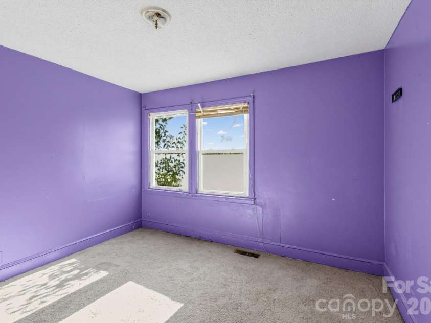111 Whitener Avenue, Spartanburg, SC 29306.  MLS# CAR4433142, YatesRealty ID 55836. 