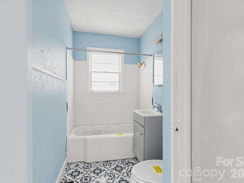 111 Whitener Avenue, Spartanburg, SC 29306.  MLS# CAR4433142, YatesRealty ID 55836. 