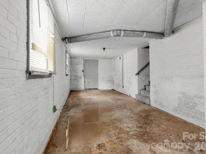 111 Whitener Avenue, Spartanburg, SC 29306.  MLS# CAR4433142, YatesRealty ID 55836. 