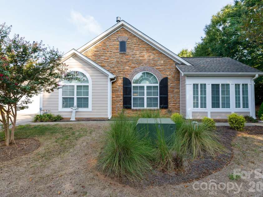 132 Lone Oak Circle, Rock Hill, SC 29732.  MLS# CAR4433071, YatesRealty ID 55838. 