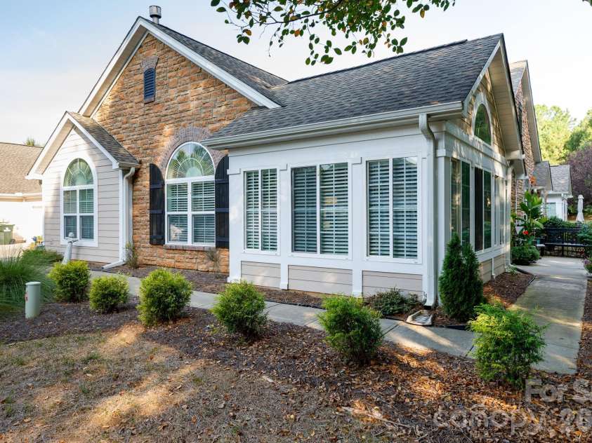 132 Lone Oak Circle, Rock Hill, SC 29732.  MLS# CAR4433071, YatesRealty ID 55838. 