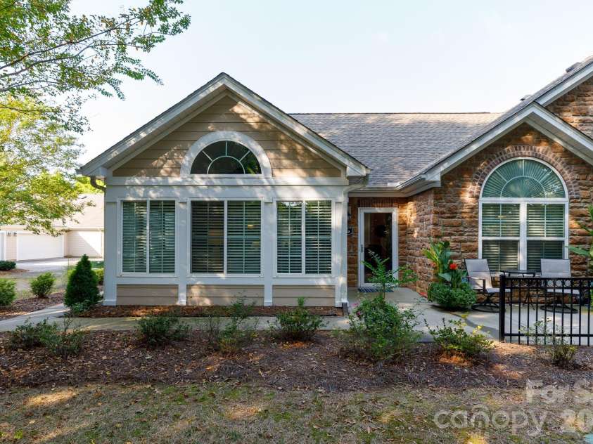 132 Lone Oak Circle, Rock Hill, SC 29732.  MLS# CAR4433071, YatesRealty ID 55838. 