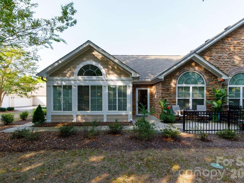 132 Lone Oak Circle, Rock Hill, SC 29732.  MLS# CAR4433071, YatesRealty ID 55838. 