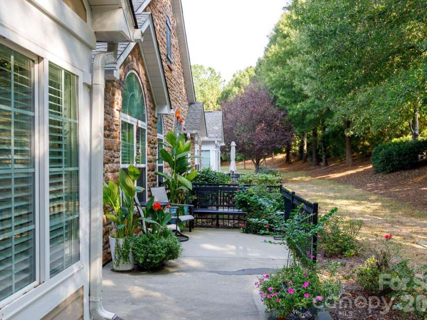 132 Lone Oak Circle, Rock Hill, SC 29732.  MLS# CAR4433071, YatesRealty ID 55838. 