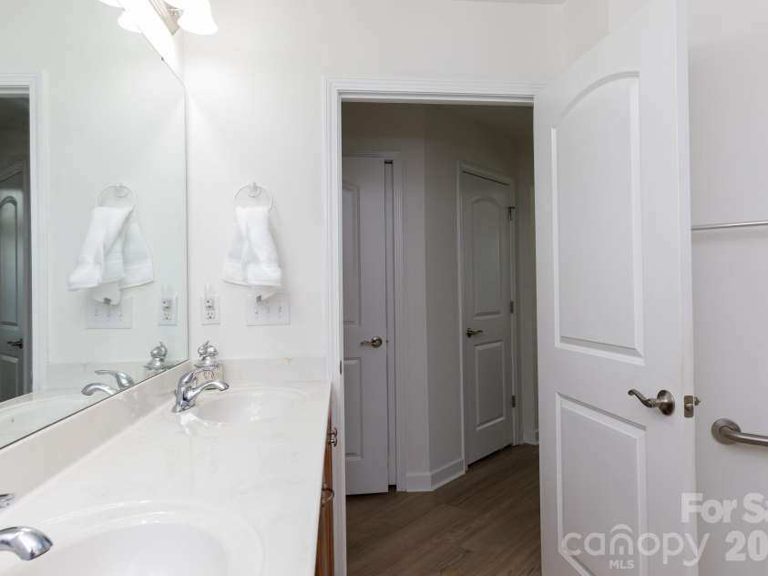 132 Lone Oak Circle, Rock Hill, SC 29732.  MLS# CAR4433071, YatesRealty ID 55838. 