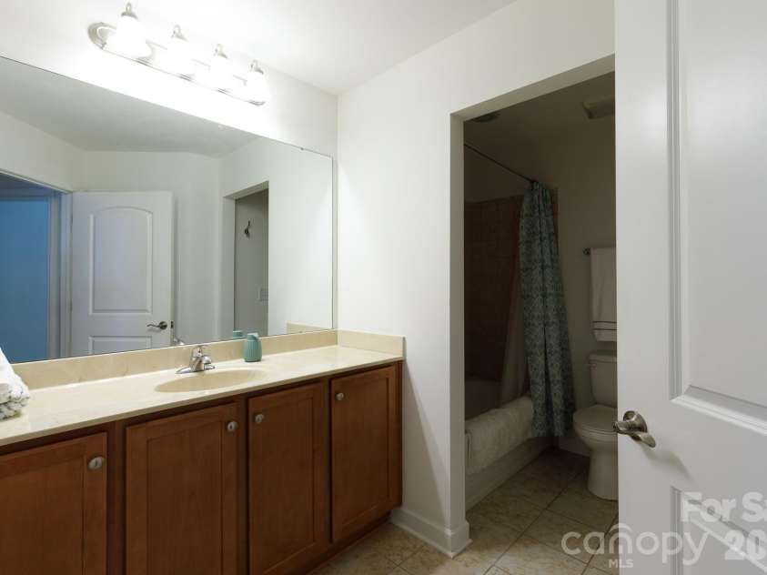 132 Lone Oak Circle, Rock Hill, SC 29732.  MLS# CAR4433071, YatesRealty ID 55838. 