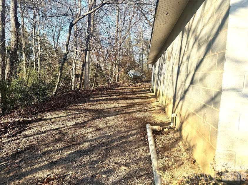 138 Rash Road, Lincolnton, NC 28092.  MLS# CAR4326541, YatesRealty ID 5584. 