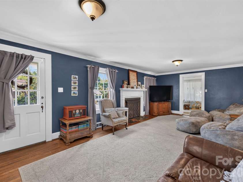 321 Beall Street, Lenoir, NC 28645.  MLS# CAR4432899, YatesRealty ID 55843. 