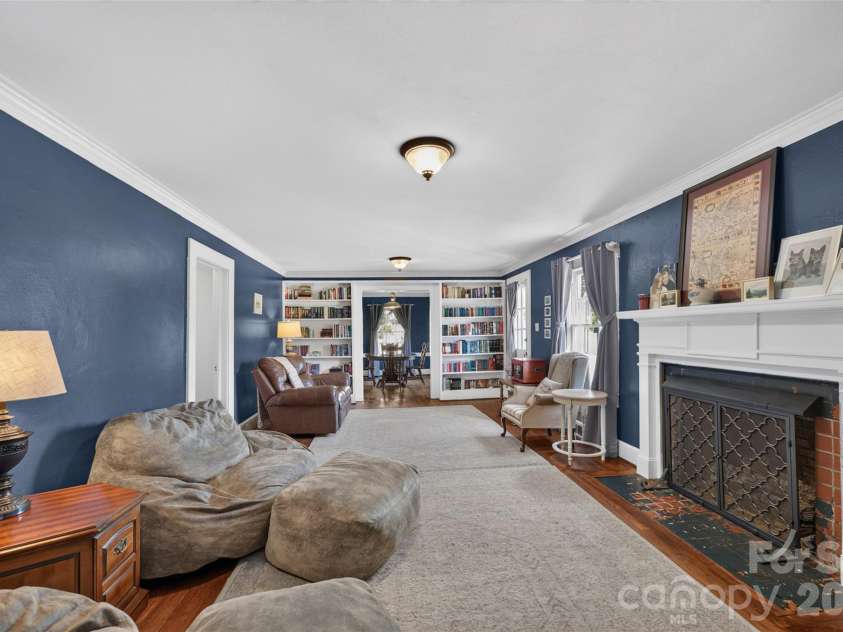 321 Beall Street, Lenoir, NC 28645.  MLS# CAR4432899, YatesRealty ID 55843. 