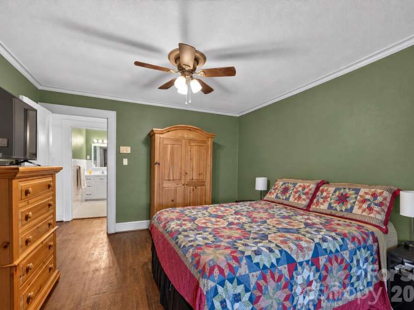 321 Beall Street, Lenoir, NC 28645.  MLS# CAR4432899, YatesRealty ID 55843. 
