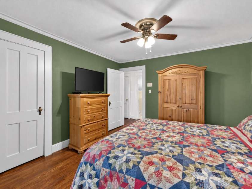 321 Beall Street, Lenoir, NC 28645.  MLS# CAR4432899, YatesRealty ID 55843. 