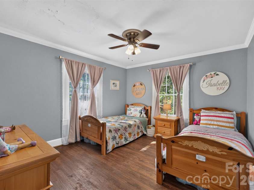 321 Beall Street, Lenoir, NC 28645.  MLS# CAR4432899, YatesRealty ID 55843. 