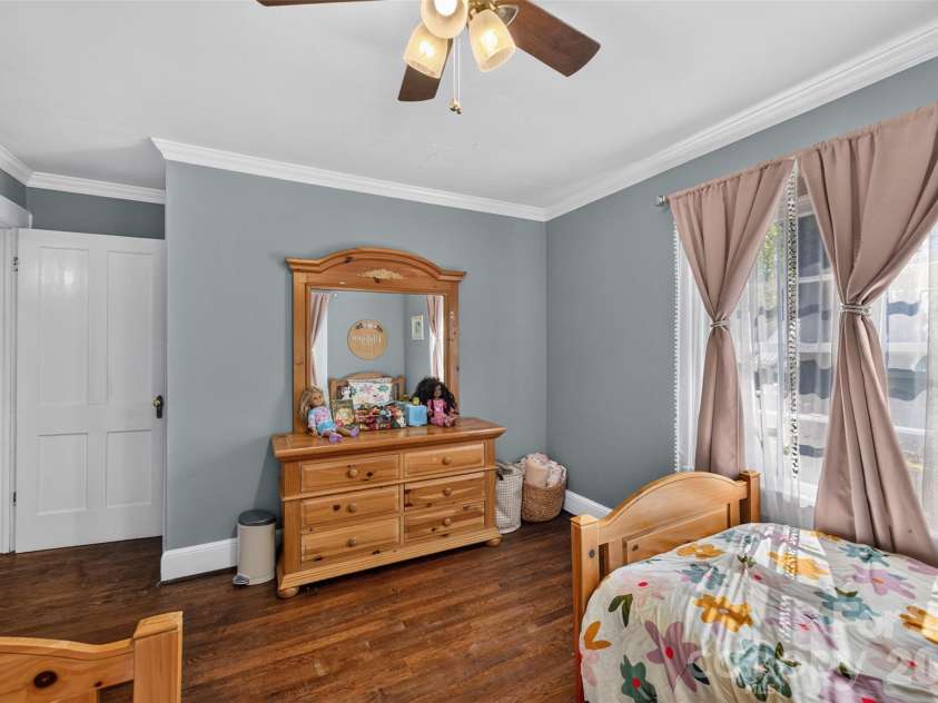 321 Beall Street, Lenoir, NC 28645.  MLS# CAR4432899, YatesRealty ID 55843. 