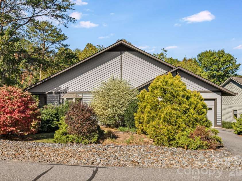 8 Zachary Ridge Road, Asheville, NC 28804.  MLS# CAR4431864, YatesRealty ID 55844. 
